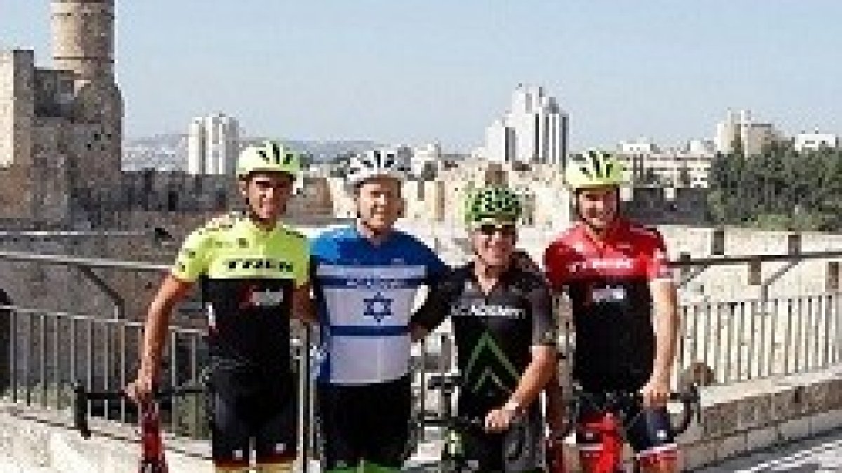 La presentación del Giro se produjo en Tierra Santa, con la presencia de los bicampeones Contador y Basso