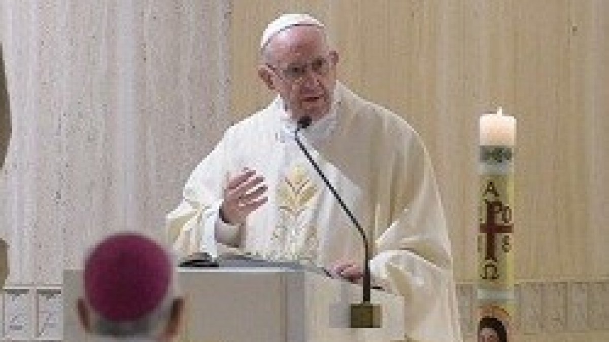 El Papa volvió a advertir durante la misa en los peligros de escuchar al demonio