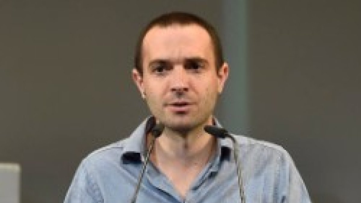 Luis Alegre Zahonero, activista LGTB cofundador de Podemos, cree ver desde fuera