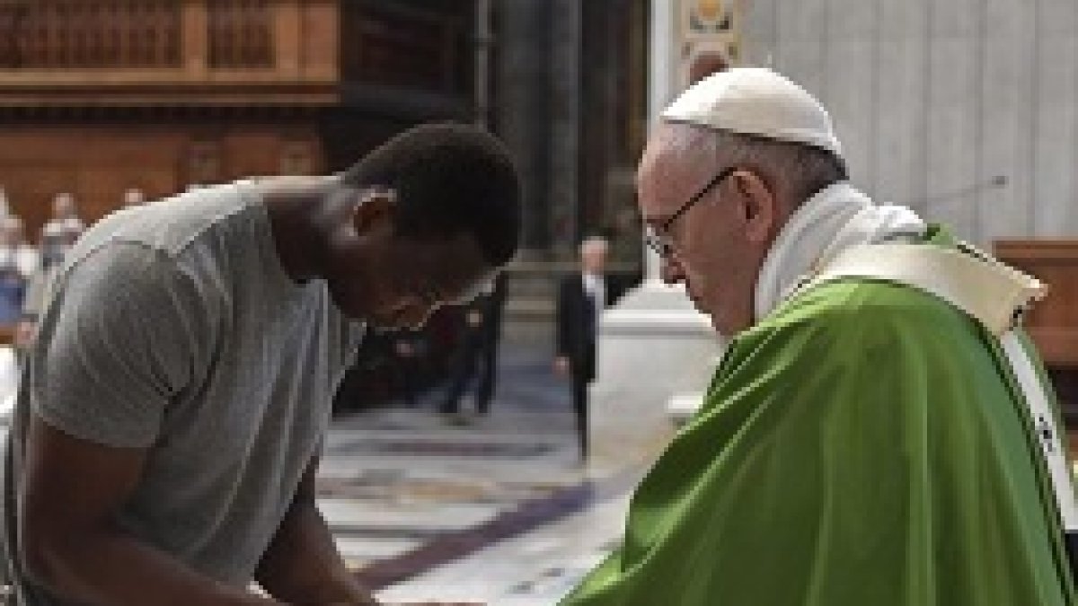 En la Eucaristía presidida por el Papa participarom migrantes y refugiados / Vatican Media