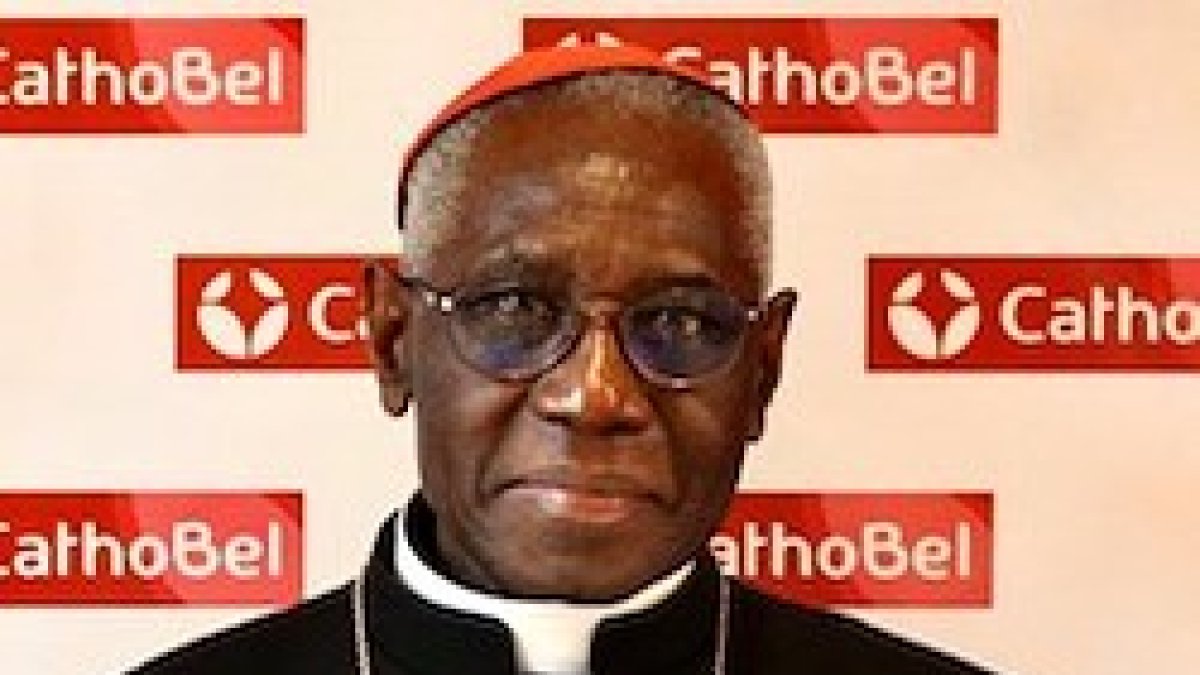 El cardenal Sarah se pregunta si muchos responsables mismos de la Iglesia tienen realmente fe.