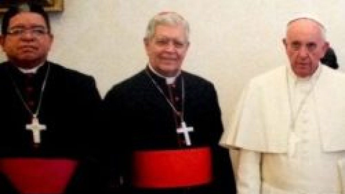 Azuaje, a la izquierda, preside a los obispos de Venezuela; Urosa, en el centro, deja de pastorear Caracas