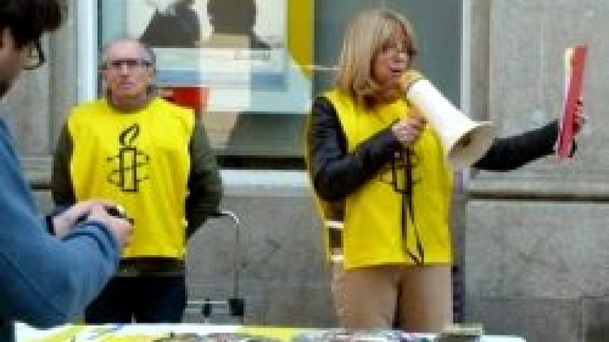Amnistía se convirtió en un lobby abortista al morir su fundador... pero ha perdido miles de voluntarios