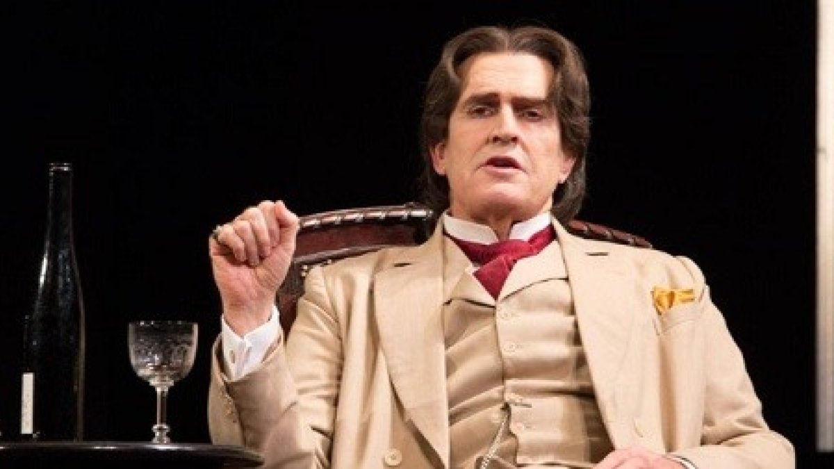 Rupert Everett interpreta a Wilde en una película que se centra en los últimos tiempos del escritor