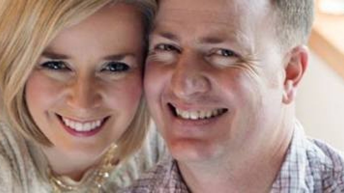 Noel Cultberson con su marido Stan en 2016 - ambos leyeron miles de páginas y escucharon muchos CDs buscando la verdad