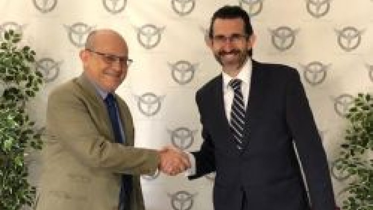 Juan Manuel Burgos, de la Asociación Española de Personalismo, con Juan Carlos Corvera, de Educatio Servanda