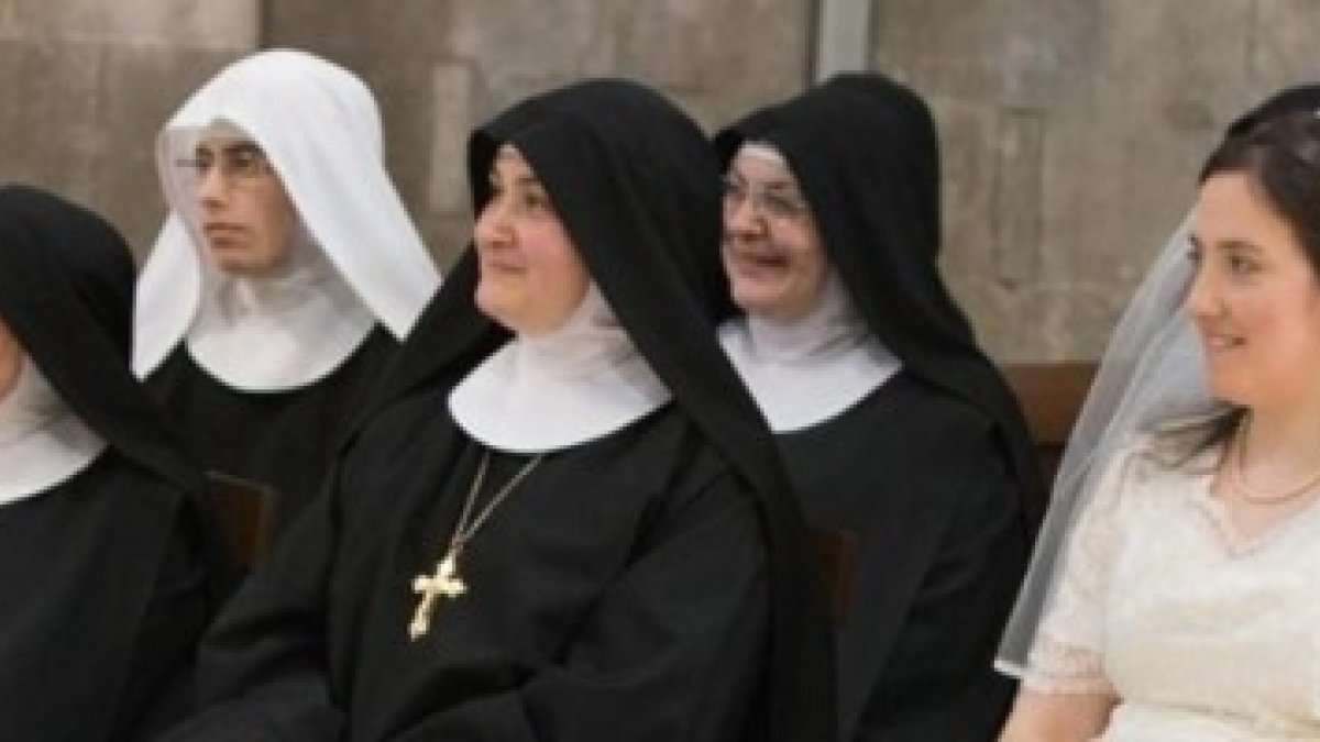 Sor Maria Vittoria della Croce ha ingresado en el convento vestida de novia