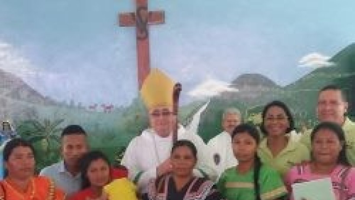 El cardenal Lacunza con comunidades indígenas de Panamá