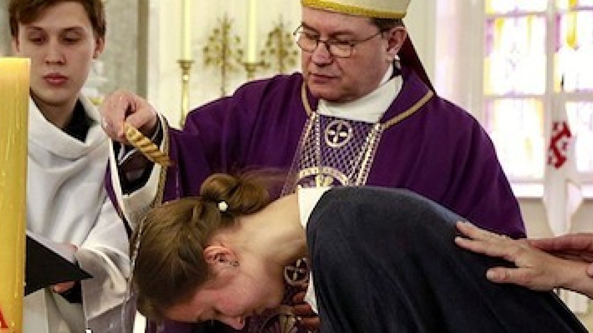 Bautizo de Vera Sofía, de manos de Paolo Pezzi, arzobispo de la Madre de Dios en Moscú.