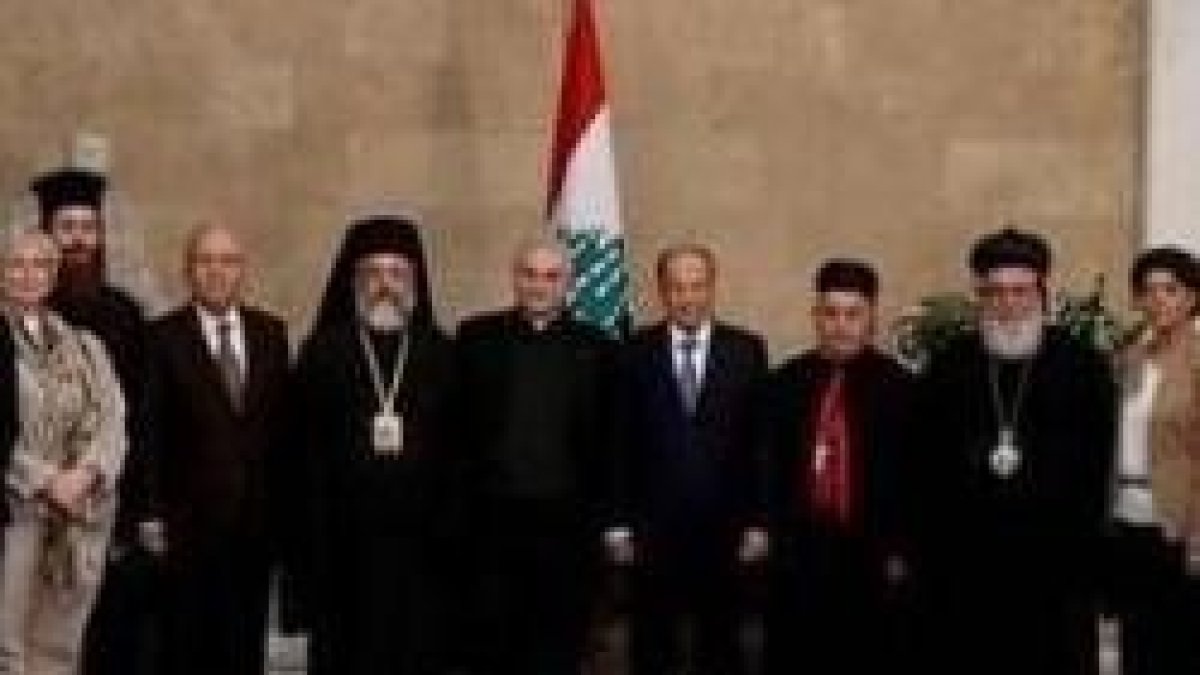 Los delegados del Consejo de Iglesias de Oriente Medio con el jefe de Estado libanés