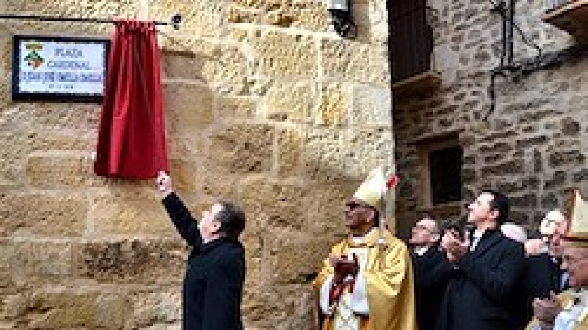 A finales de enero, el pueblo de Cretas (Teruel) dio a una de sus plazas el nombre del cardenal Omella, su paisano. Foto: La Comarca.