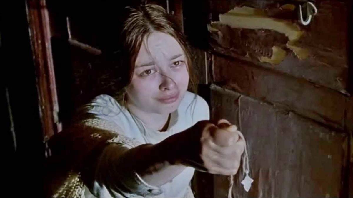 Lara Belmont interpreta a Sonia, la prostituta de 'Crimen y castigo' de Dostoievski, en la película para televisión dirigida por Julian Jarrold en 2002.