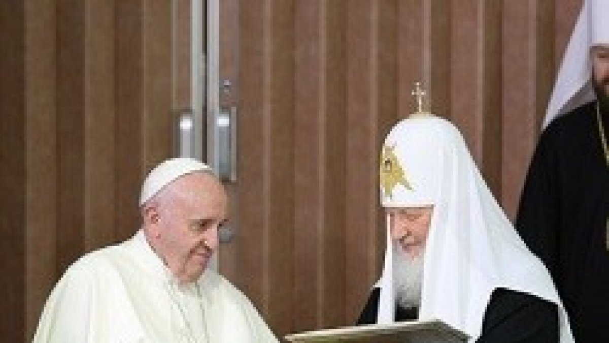 Imagen del histórico encuentro entre el Papa Francisco y el patriarca Kiril celebrado en La Habana en 2016