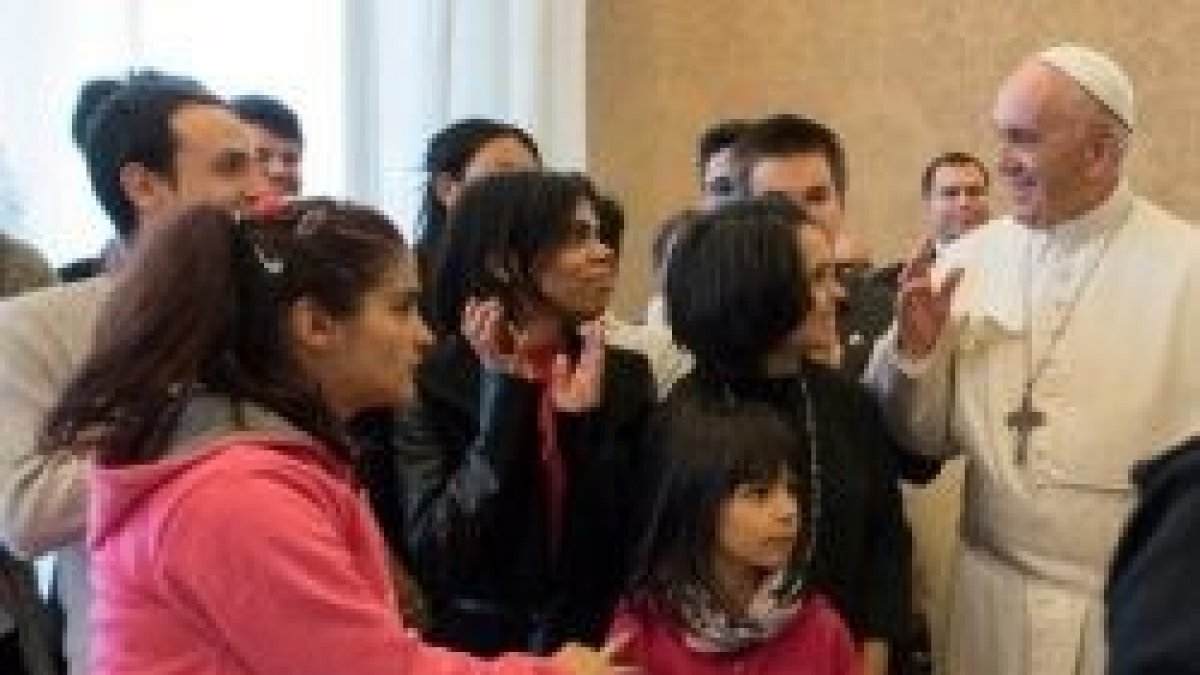 El Papa con los jóvenes rumanos de la Fundación Protagonistas de la Educación