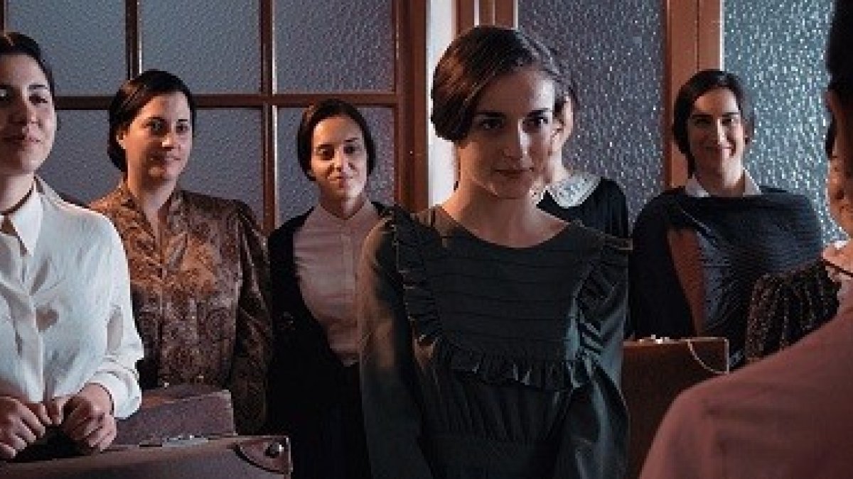 En la película Poveda aparecen las primeras residentes de la Residencia Teresiana, fundada un año antes que la Residencia de Señoritas