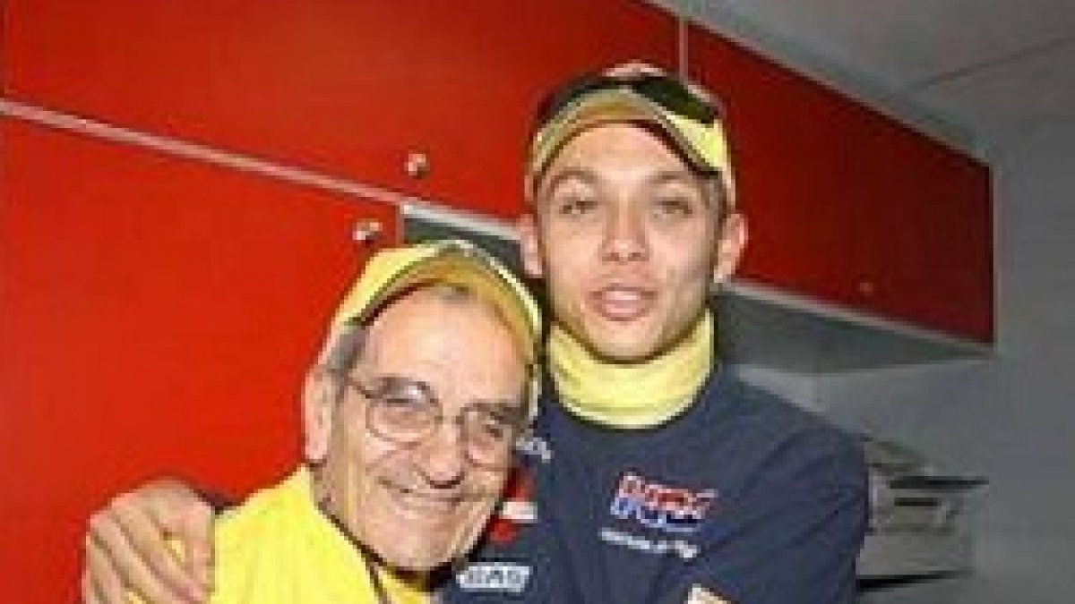 Valentino Rossi tenía un especial cariño por Don Cesare, el párroco de toda la vida de su pueblo