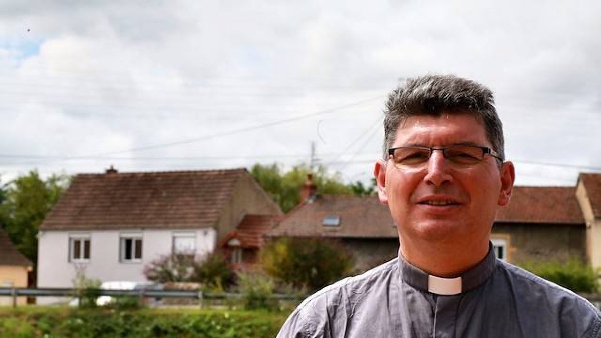 El padre Yves descubrió a Dios a tanta velocidad como el tren en el que viajaba. Seguir su llamada no fue tan sencillo...