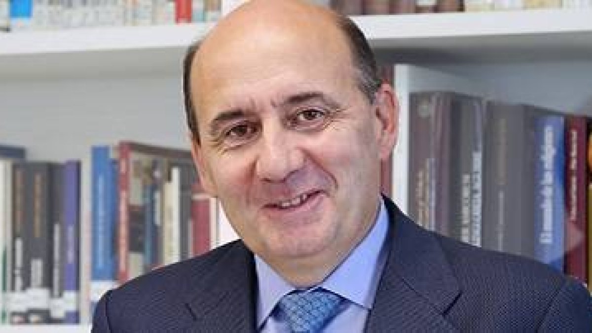 Juan Luis Jarillo es profesor de Derecho Civil en la San Pablo-CEU, además de Secretario de la Fundación San Pablo-CEU