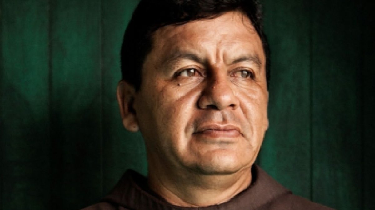 Pese a recibir amenazas por parte de las mafias, fray Tomás sigue ayudando a los inmigrantes
