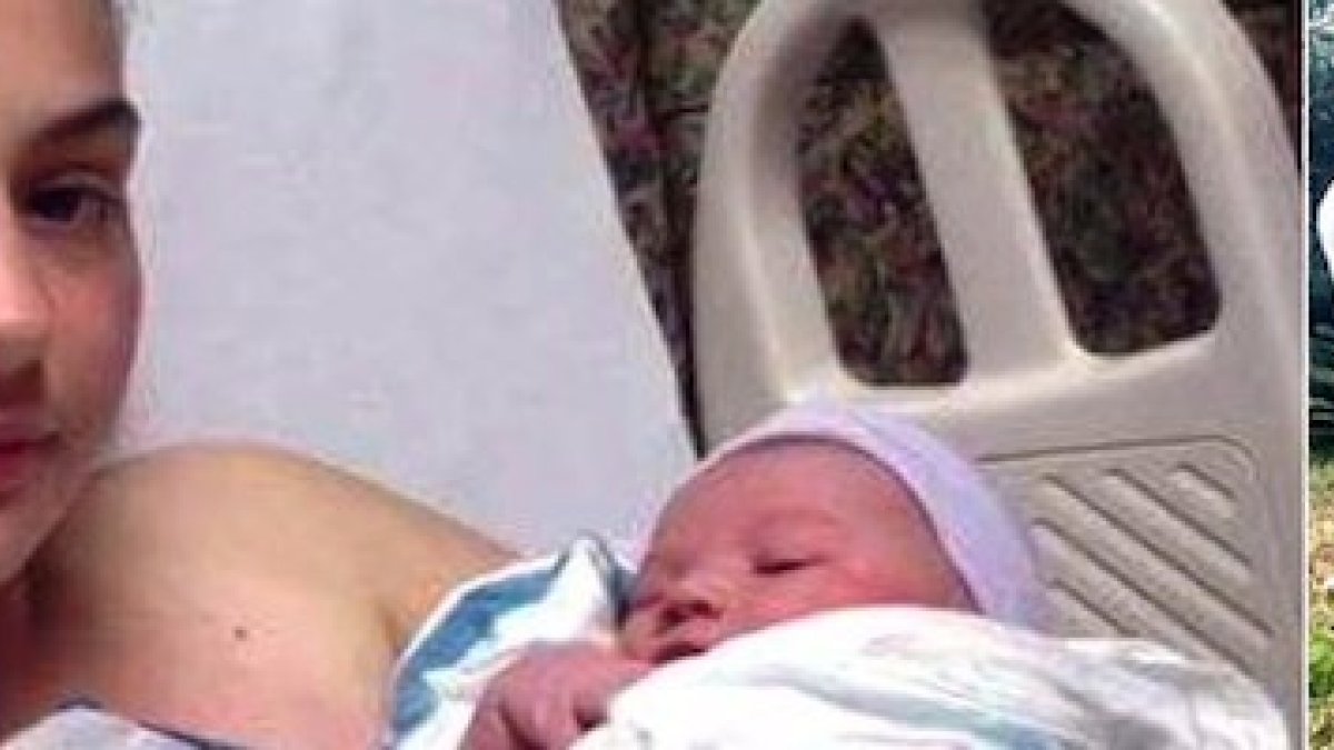 Alisha junto con su hijo, el día en que nació. A la derecha, el niño, ya un estudiante de secundaria.