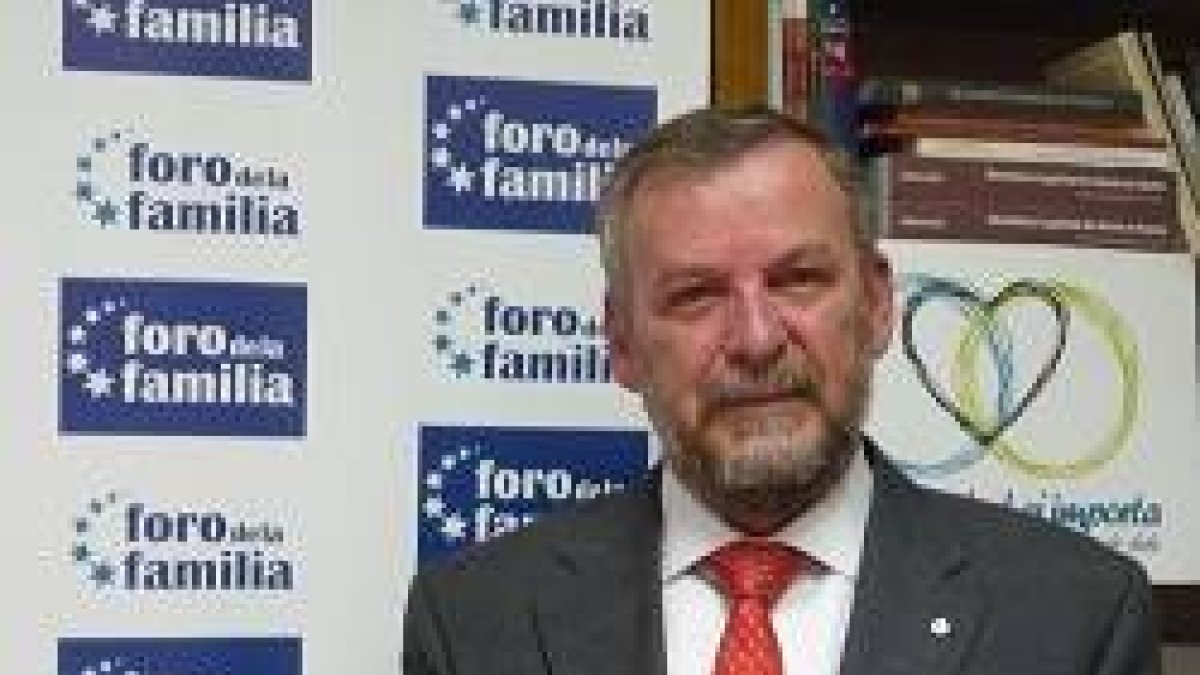 Ignacio García Juliá, presidente del Foro de la Familia, denuncia el sectarismo del gobierno del PSOE