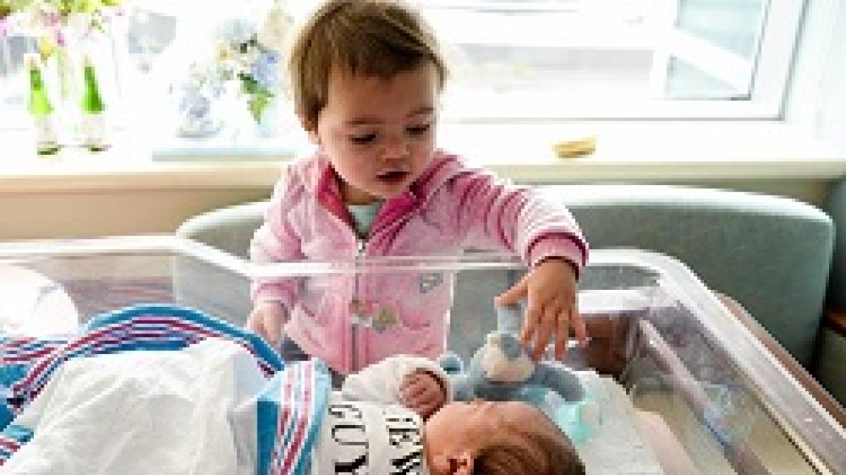 En España cada año nacen menos niños y el envejecimiento de la población es preocupante