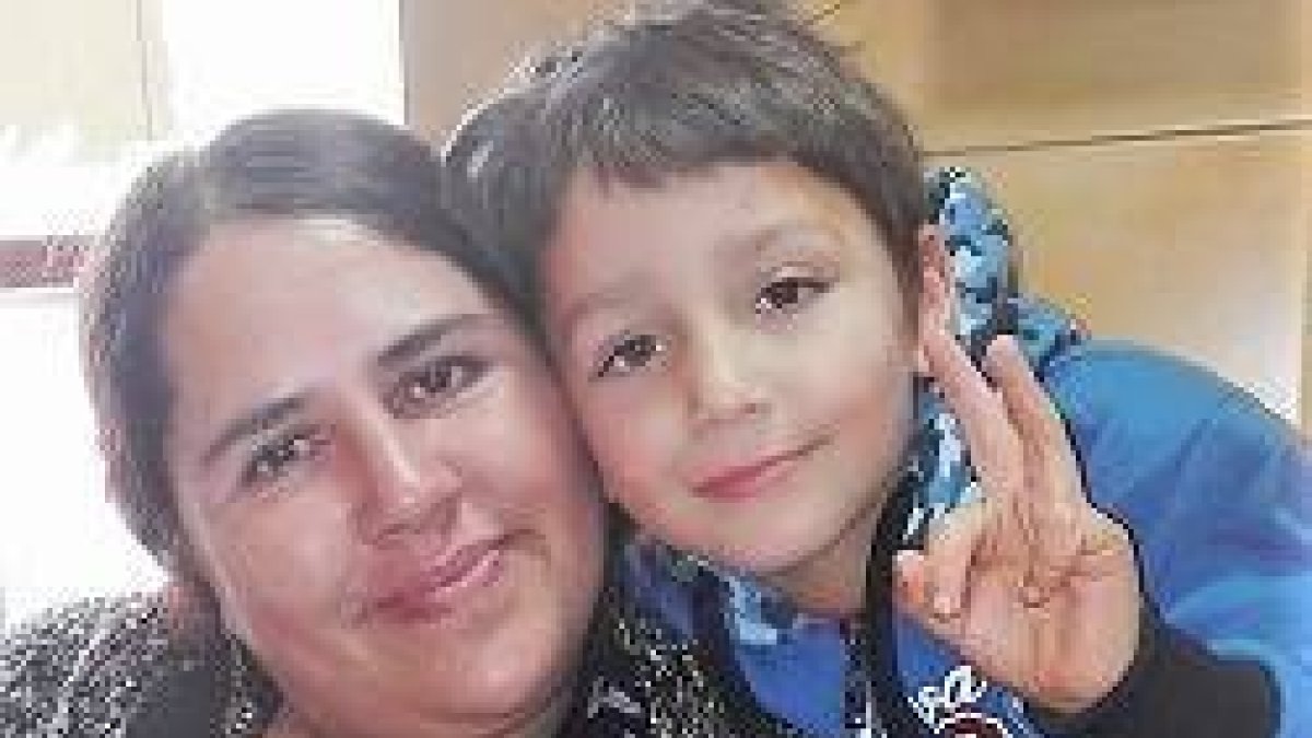 Soledad, con uno de sus cinco hijos