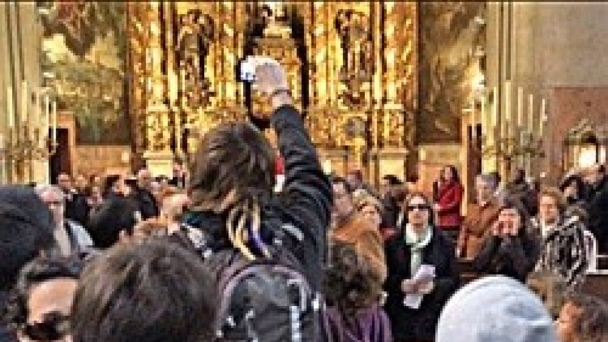 Imagen del asalto a la iglesia de Mallorca en plena misa
