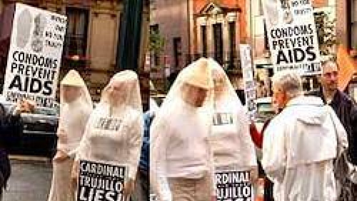 Manifestantes del lobby gay protestan contra el Vaticano por decir lo mismo que dice el informe de la Administración francesa.