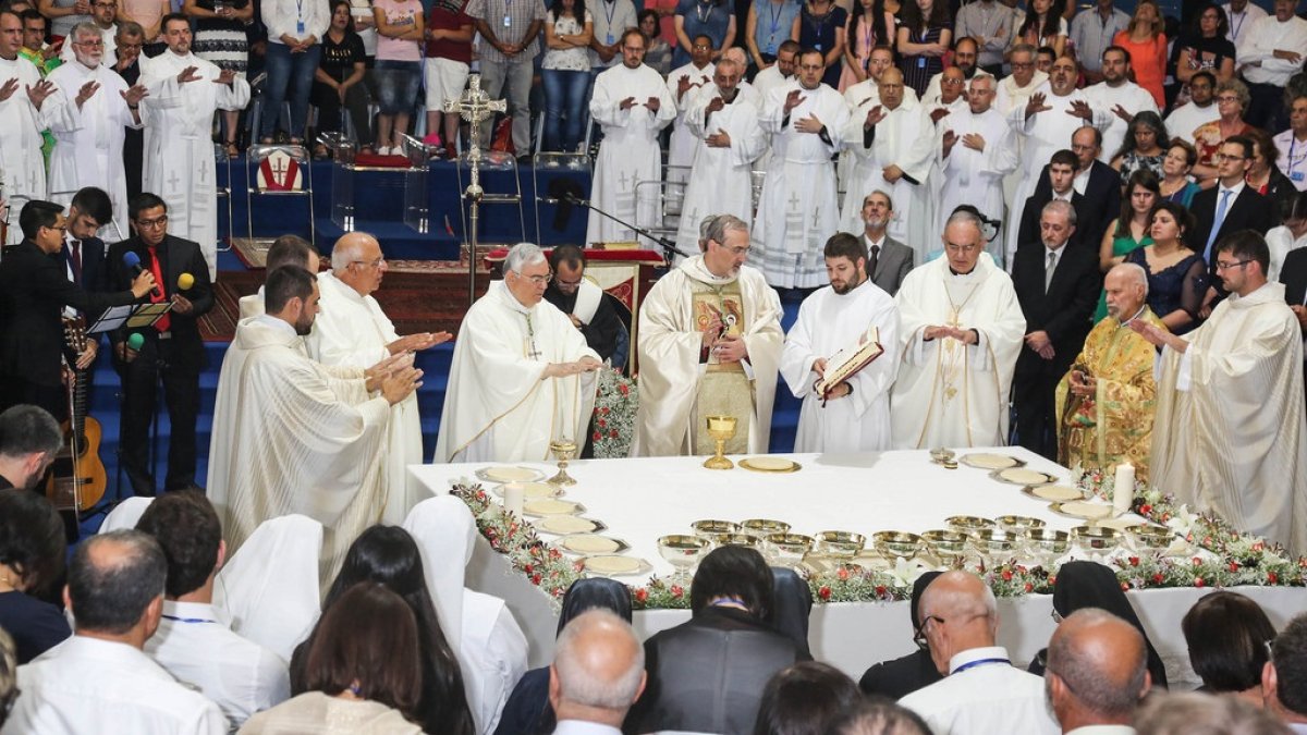 Los tres jóvenes fueron ordenados por monseñor Pizzaballa en la Domus Galileae / Fotos: Patriarcado Latino de Jerusalén