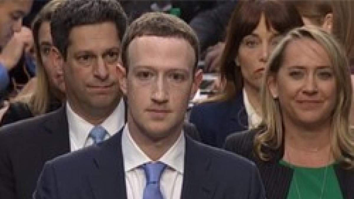 Zuckerberg confiesa en el Senado de Estados Unidos haber censurado contenido católico en Facebook