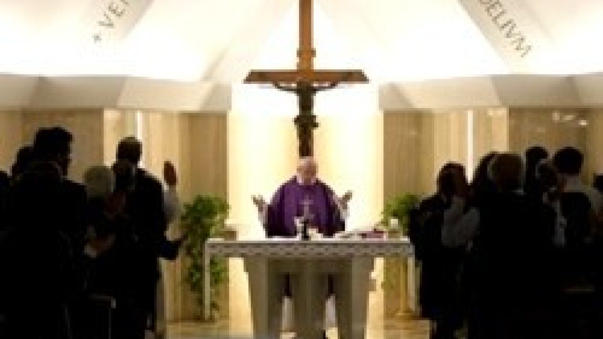 El Papa Francisco en la Eucaristía habitual en las mañanas en Casa Santa Marta