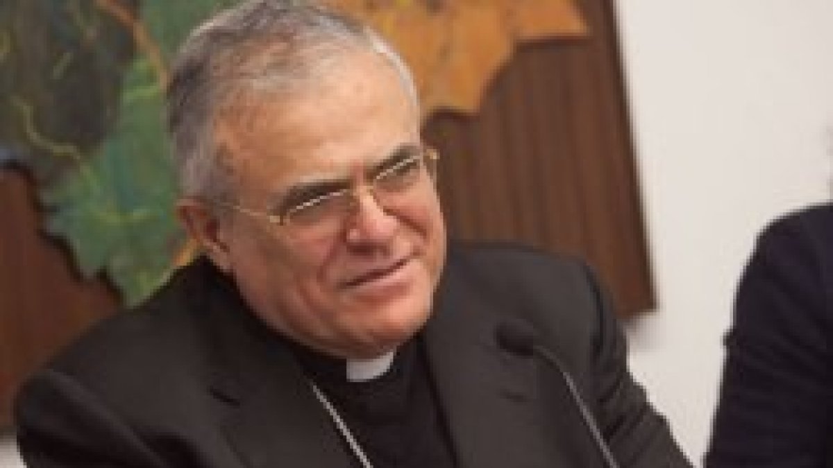 El obispo Demetrio ha querido hablar de dos temas de especial gravedad