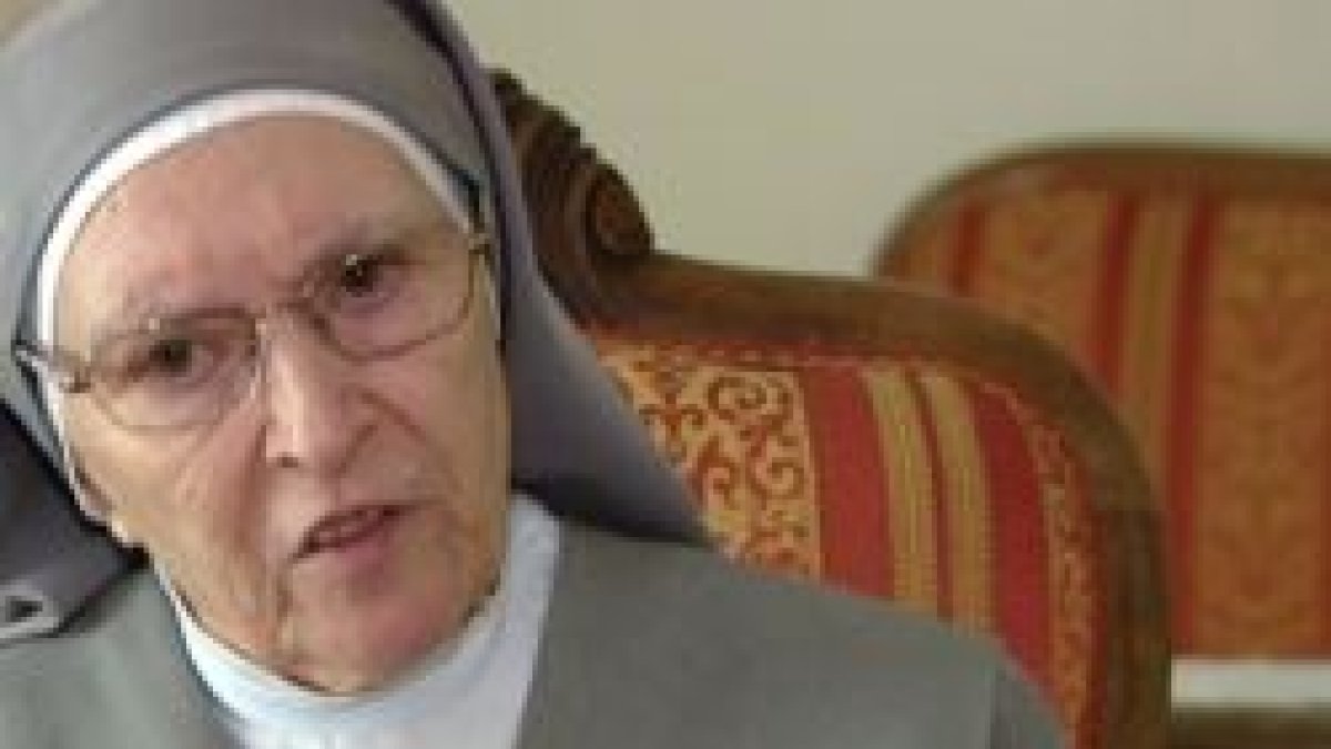 Sor Carmen Blázquez, adoratriz, trabajando con presas en la cárcel de Brieva desde hace muchos años