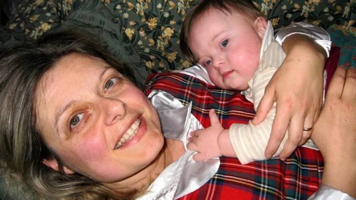 María Stella con Emanuele (Emy) al poco de nacer.