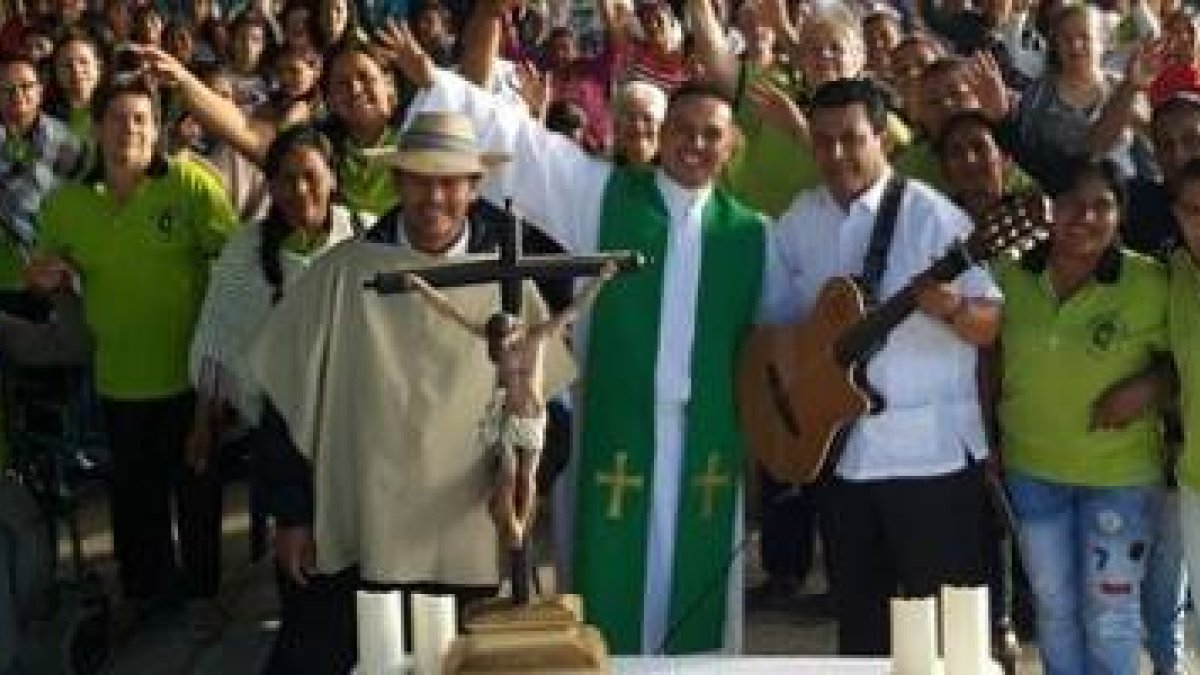 El joven padre Javier, con valentía y paciencia fue logrando espacios de libertad y transformando su zona parroquial