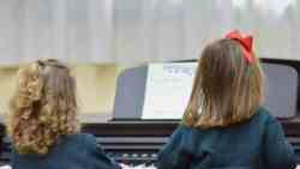 Niñas del colegio Torrevelo de Santander - el Tribunal Constitucional defiende la educación diferenciada