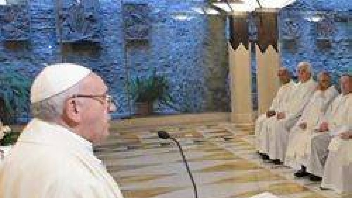El Papa en la misa matinal de Santa Marta predicó contra el afán de novedades, actitud mundana