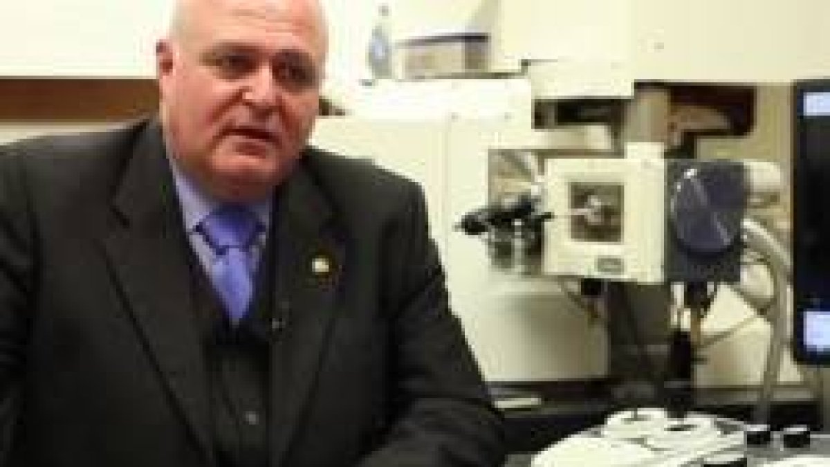 Alfonso Sánchez Hermosilla es doctor en medicina forense y un investigador de la Sábana Santa