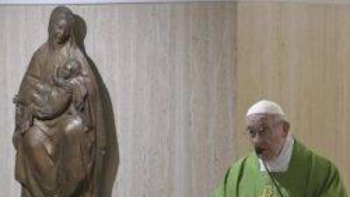 El Papa Francisco habla a más de 200 obispos reunidos en tres cursos con coinciden estos días en Roma