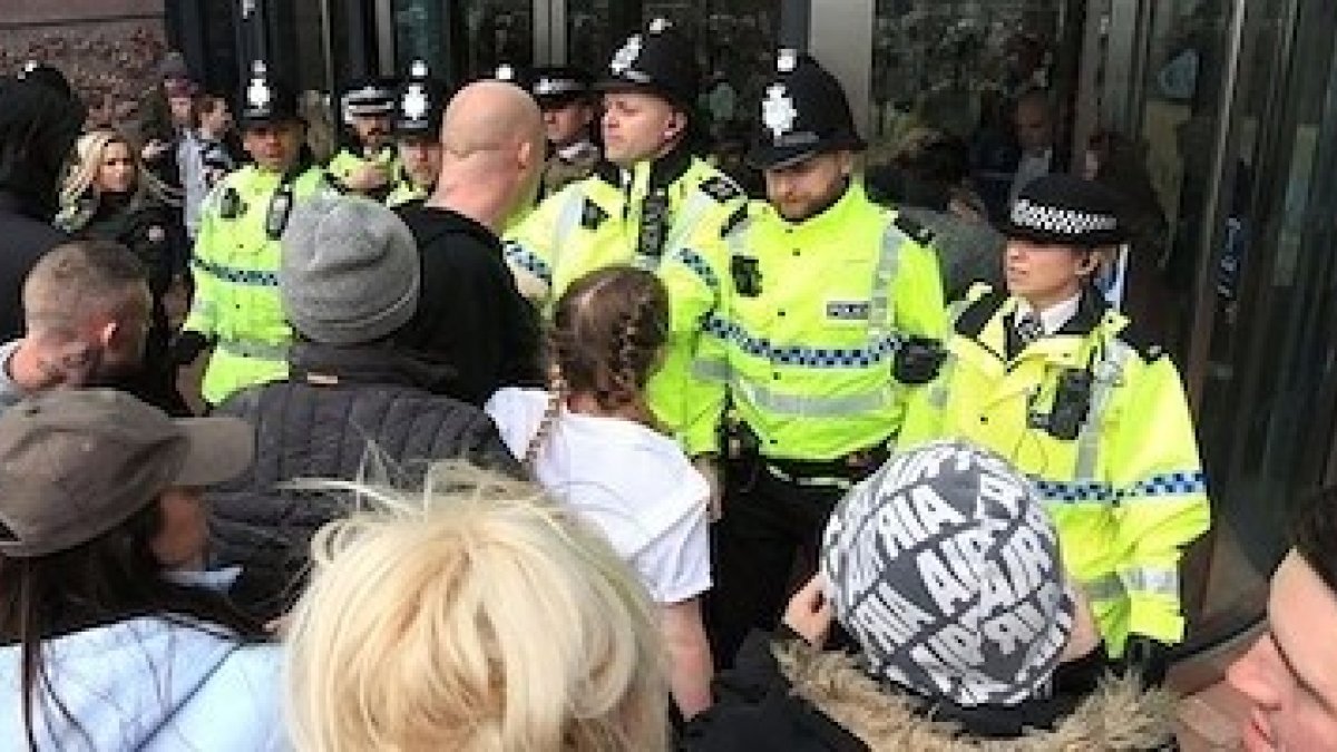 El hospital está en el centro del huracán y está siendo criticado incluso por los propios médicos británicos