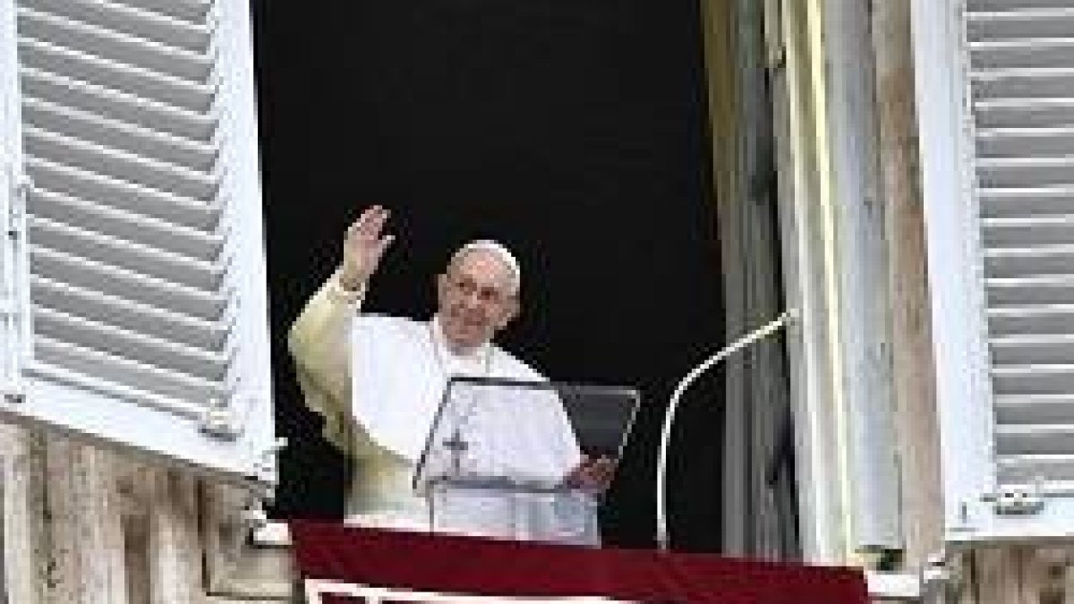 El Papa habló en el Angelus de la fiesta de Todos los Santos