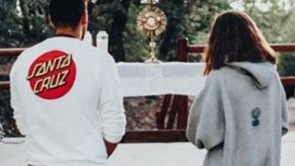 La adoración eucarística, la devoción mariana, la música de alabanza, la amistad... todo se une en LifeTeen