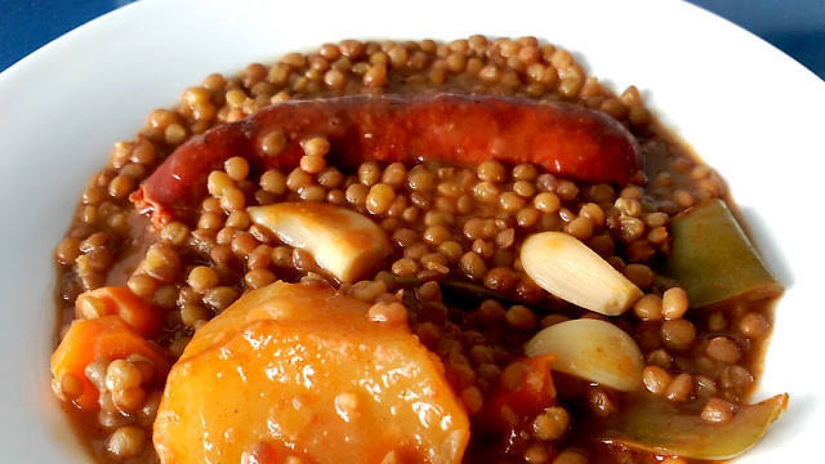 ¿Lentejas con chorizo, o caldito?