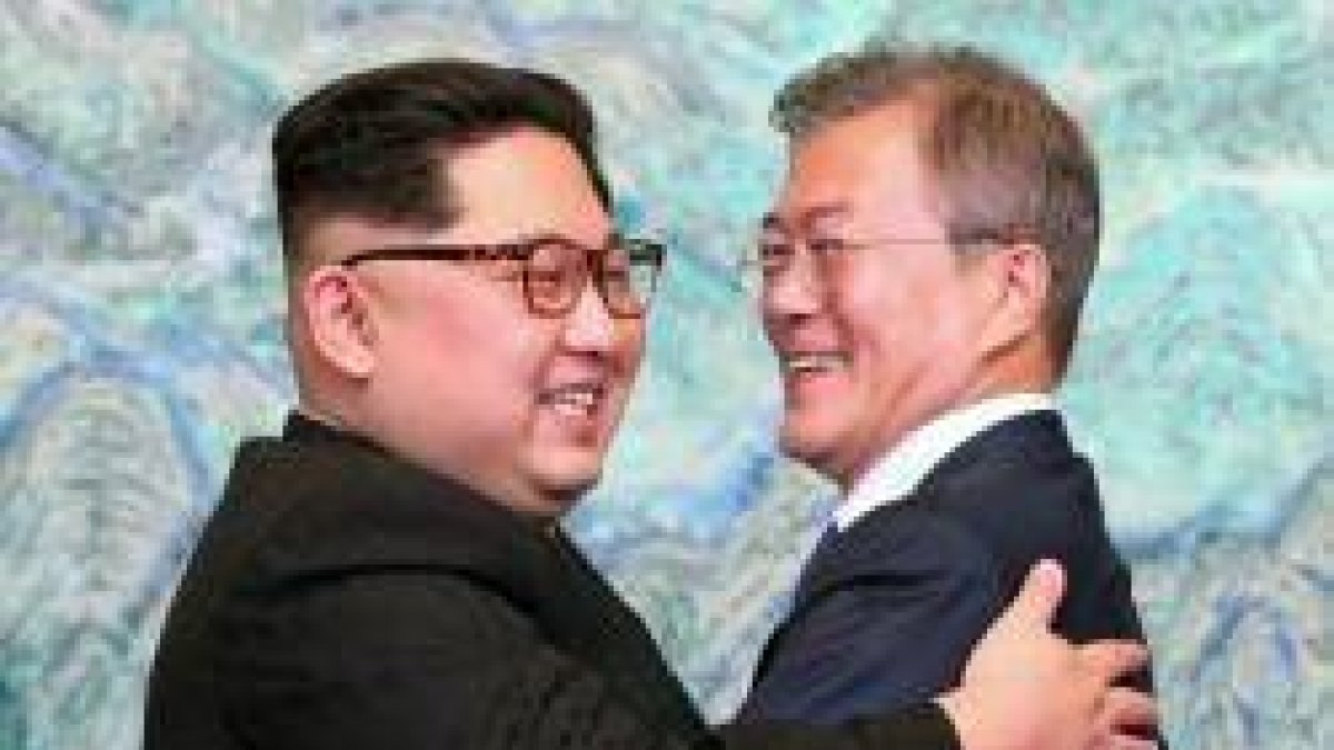 El dictador Kim, de Corea del Norte, y el presidente Moon, católico practicante, de Corea del Sur