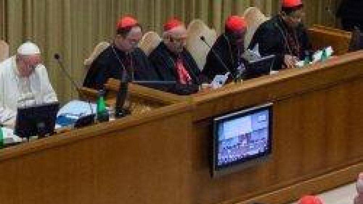 En la reunión general del Sínodo se ha tratado el tema del acompañamiento de los jóvenes y de su vocación