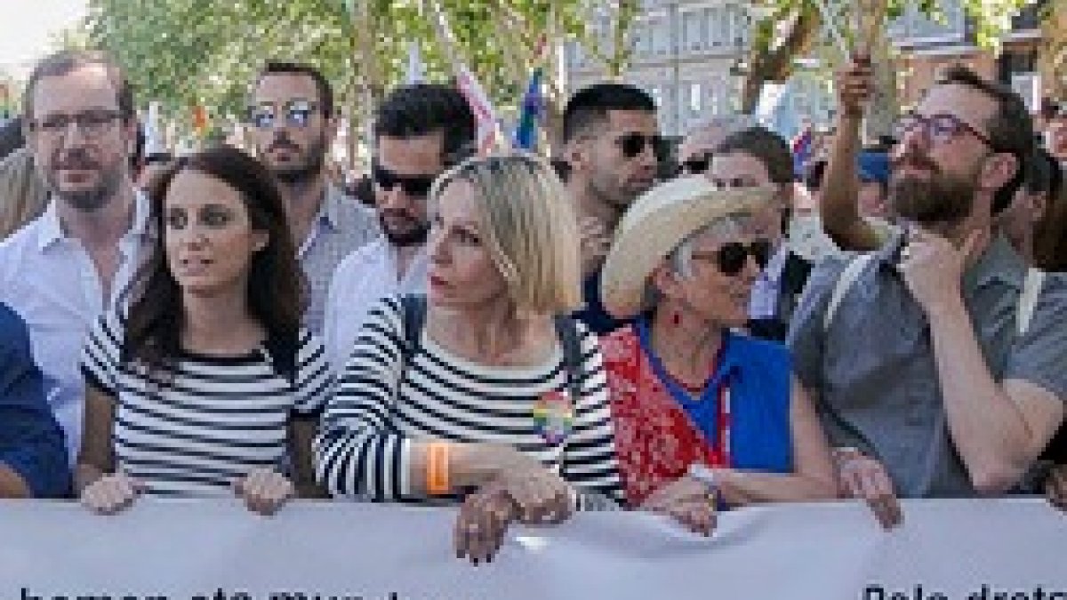 Andrea Levy y Javier Maroto, líderes del PP, a la izquierda de la foto, en cabecera del Orgullo Gay 2017 en Madrid