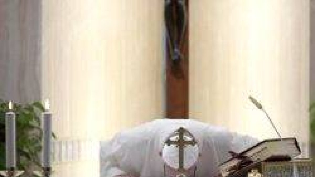 El Papa Francisco celebra misa cotidiana en la capilla de la residencia Santa Marta