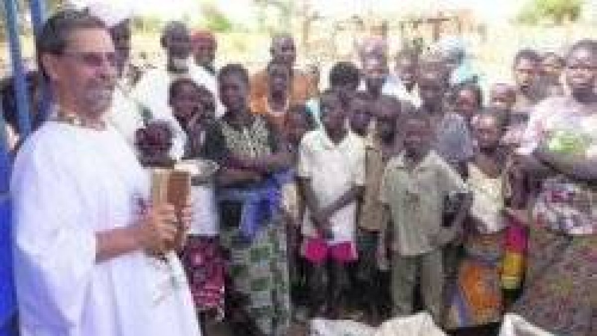 Eugenio Jover, un misionero de Valladolid en Burkina Faso, es uno de los que ha podido contar con la ayuda de Misión América... aunque está en África