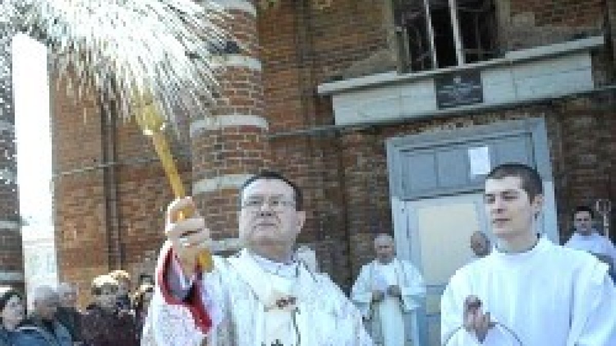 El arzobispo Pezzi bendice la parroquia restituida en Kjiasán, a 200 km de Moscú